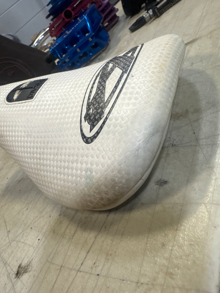 Answer pivotal seat white