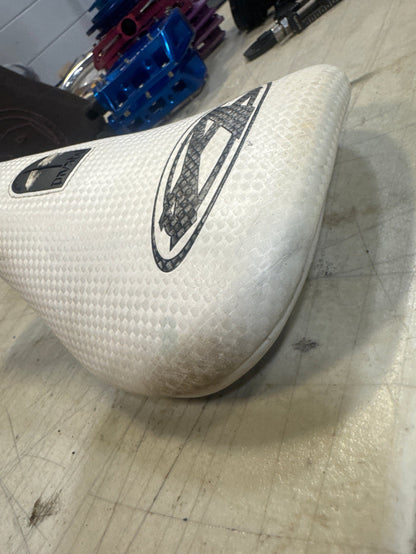 Answer pivotal seat white