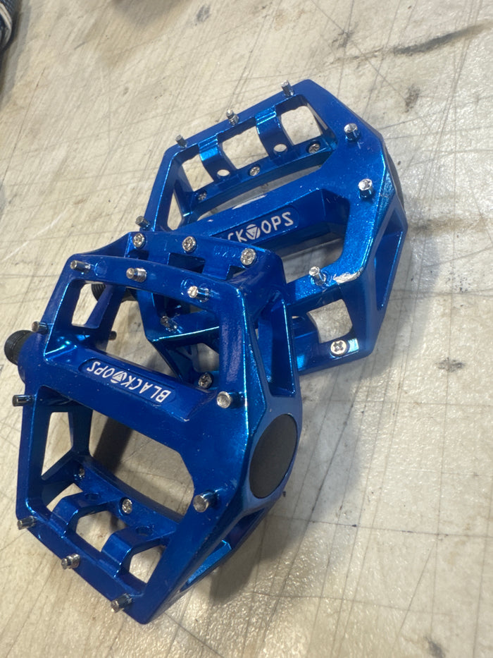 Black ops 9/16 blue pedals