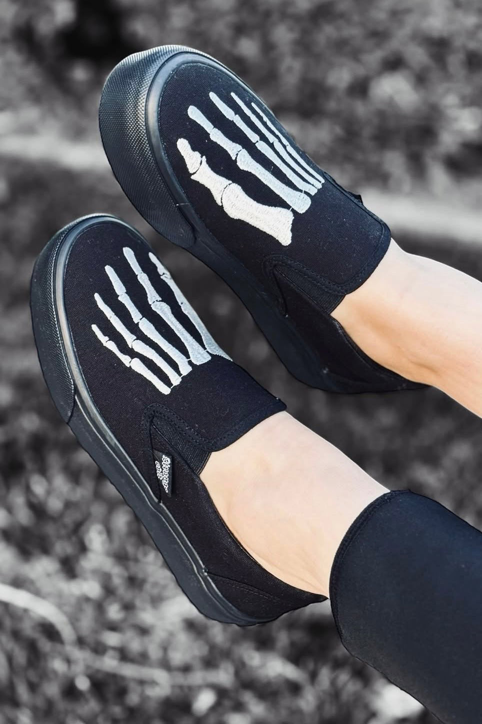 Chill Bones Slip-On Skate Shoes [Black/White]