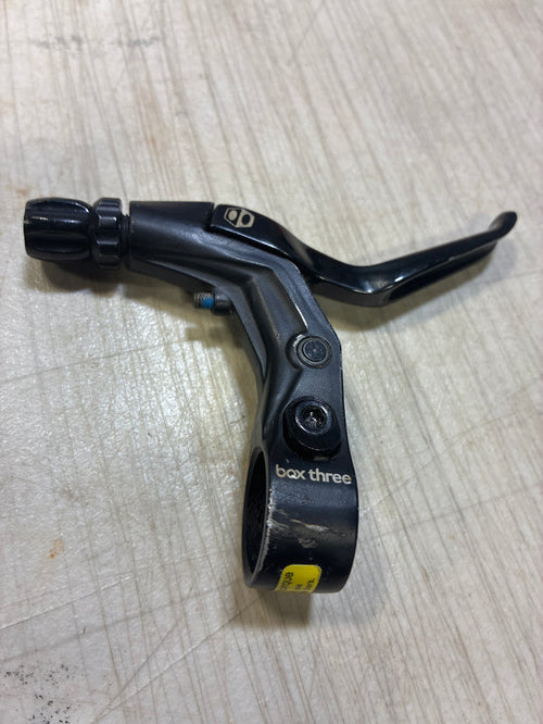 box three lever black short