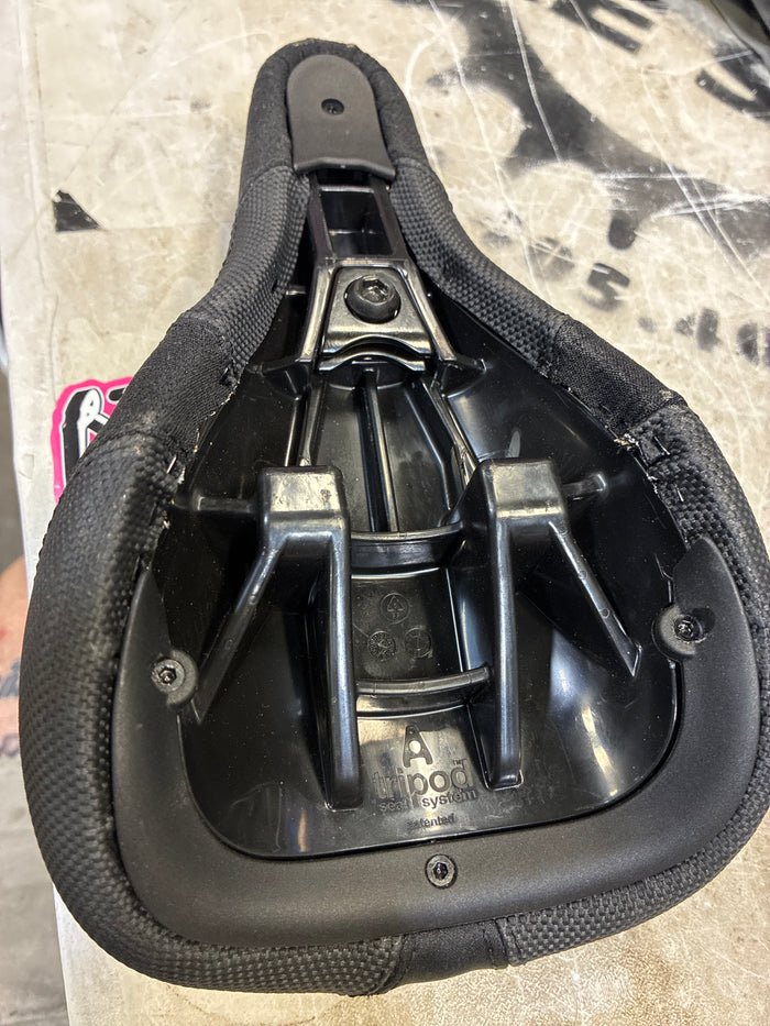 Fly tri pod seat