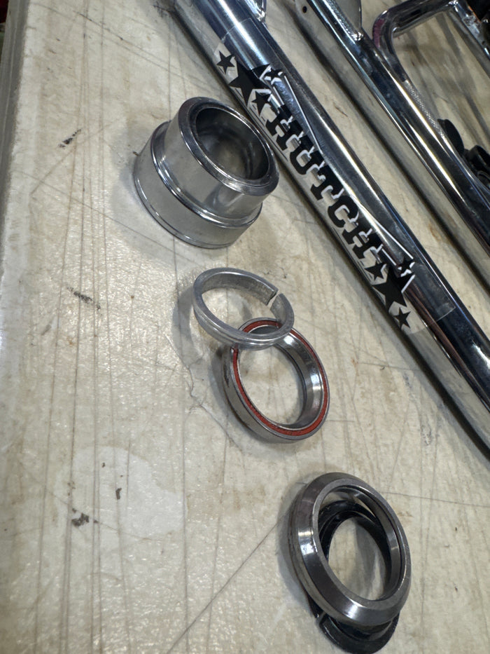 Hutch 11/8 integrated headset