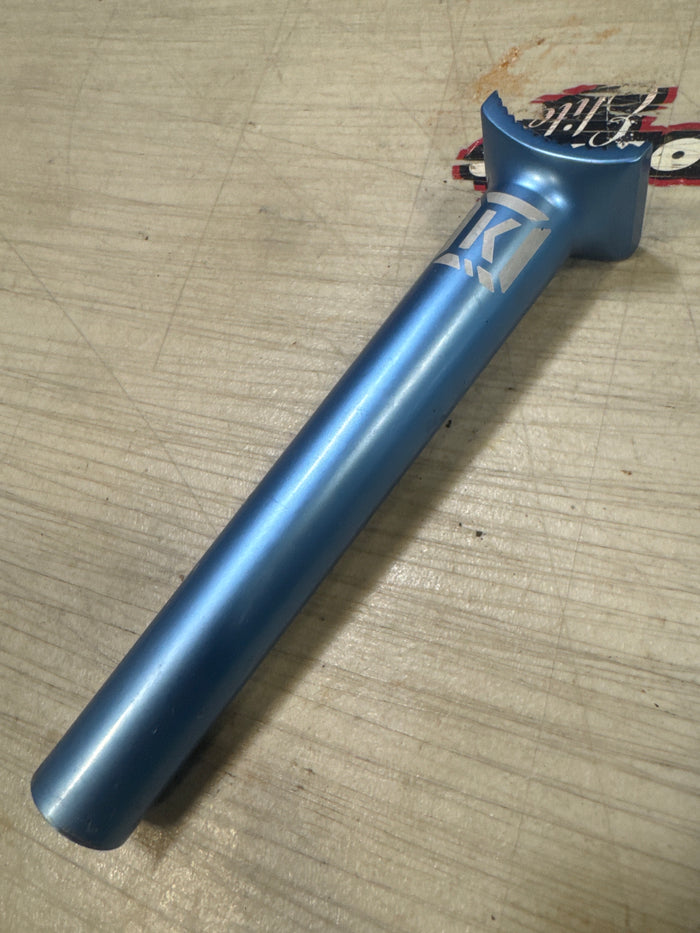 Kink 25.4 blue pivotal  seat post