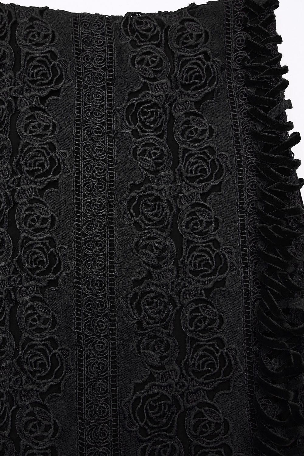 Bloomthorn Manor Velvet Skirt [Black]