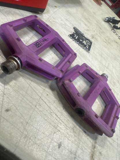 Redline monster 9/16 pedals purple