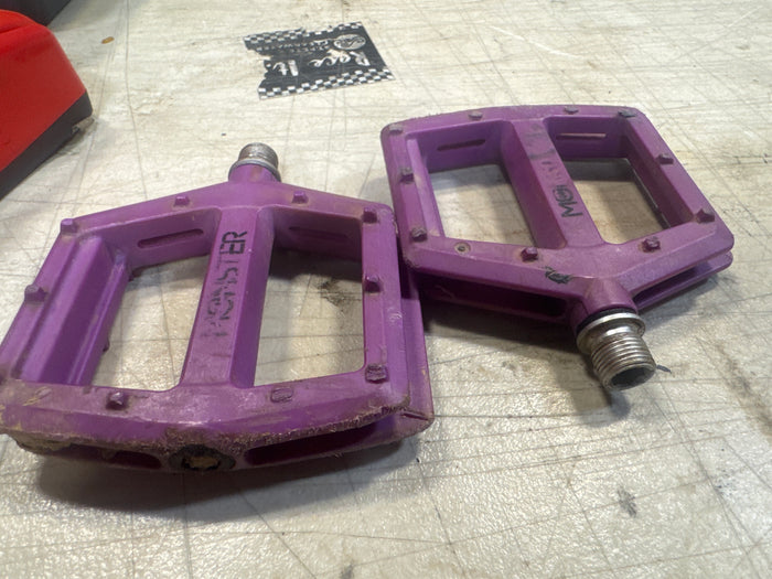 Redline monster 9/16 pedals purple